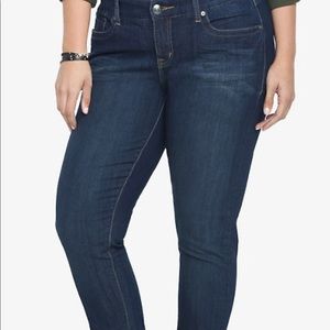 Torrid Curvy Skinny Jean - Dark Wash. 16T